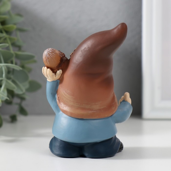 Сувенир полистоун "Гномик с жёлудем" 7,5х5х10 см