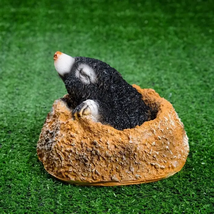 Садовая фигура из полистоуна &laquo;Крот из норки&raquo;, 18&times;18&times;12 см