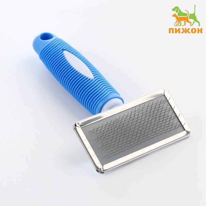 Пуходерка без капель с рифленой резиновой ручкой 9 х 15 см, бело-голубая Пуходерка без капель с рифленой резиновой ручкой 9 х 15 см, бело-голубая