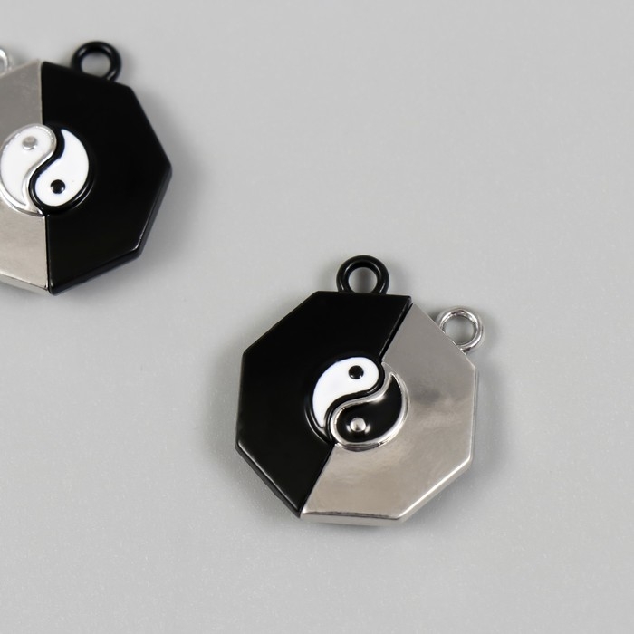 Замок магнитный металл Замок магнитный металл "Инь-ян" чёрный и серебристый 2х2,2х0,5 см (набор 2 половинки)