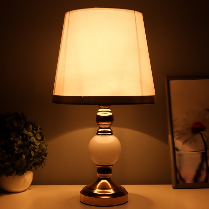 Настольная лампа Настольная лампа "Дейла" Е27 40Вт бело-золотой 25х25х44 см