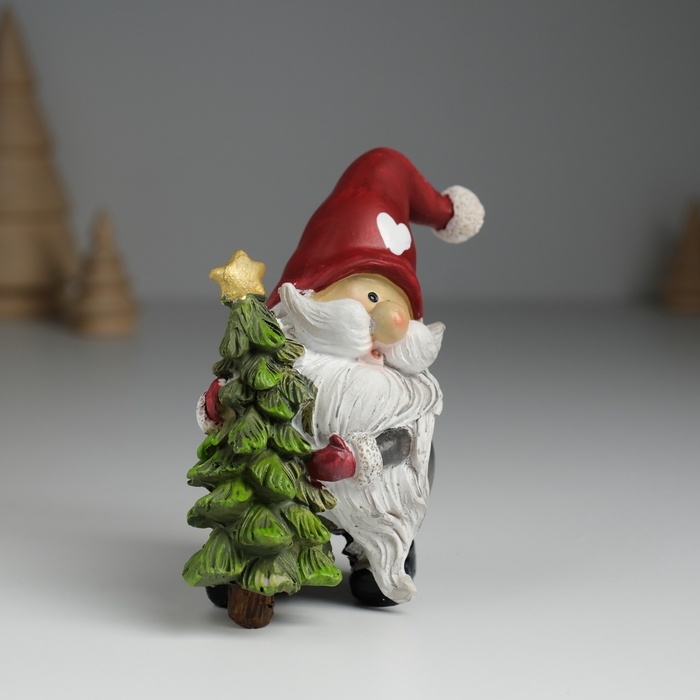 Сувенир полистоун Сувенир полистоун "Дед Мороз в красном колпаке с сердцем, с зелёной ёлочкой" 6,5х4х9 см