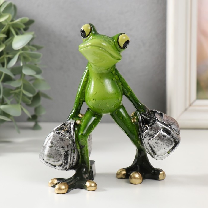 Сувенир полистоун лак Сувенир полистоун лак "Лягушонок с сумками" 7,5х11,5х13 см
