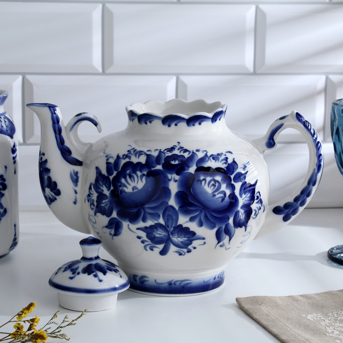 Чайник «Семейный», H=19 см, 2,1 л, гжель Чайник «Семейный», H=19 см, 2,1 л, гжель