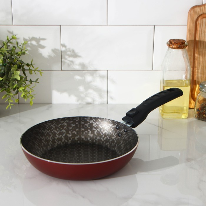 Сковорода «Хозяюшка», d=20 см, съёмная ручка, антипригарное покрытие, цвет бордовый Сковорода «Хозяюшка», d=20 см, съёмная ручка, антипригарное покрытие, цвет бордовый