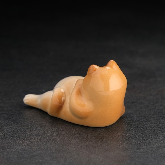 Сувенир Сувенир "Кот ленивый" 4х4х7 см ,фарфор цвет МИКС