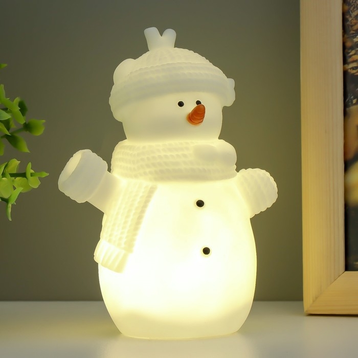 Ночник Ночник "Снеговик в шапке" LED от батареек 3хLR44 белый 7х7х12 см