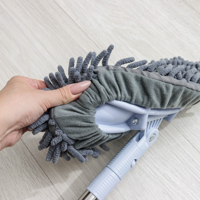 Швабра для мытья пола плоская гибкая Доляна, насадка из микрофибры букли 29×13 см, телескопическая стальная ручка 82(125) см, цвет серый Швабра для мытья пола плоская гибкая Доляна, насадка из микрофибры букли 29×13 см, телескопическая стальная ручка 82(125) см, цвет серый