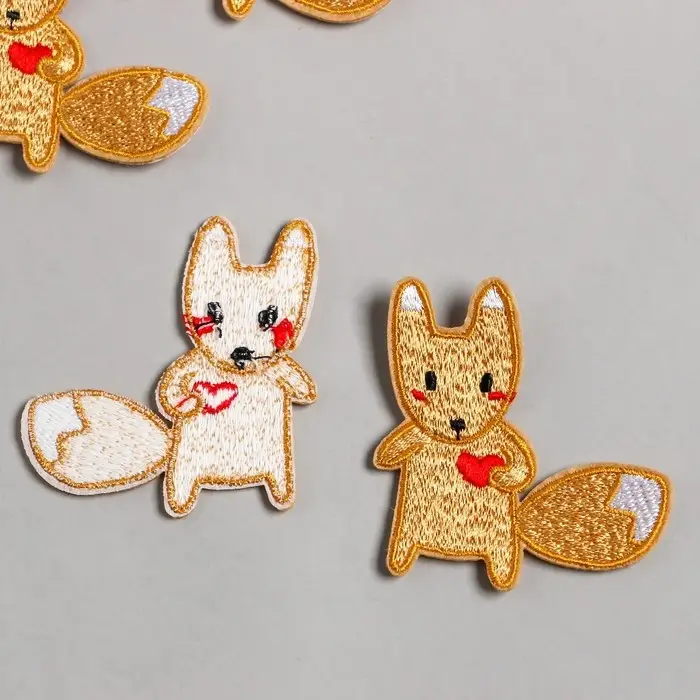 Декоративный элемент для творчества «Арт Узор. Белочка с сердечком», текстиль вышивка, 5.2×5.5 см