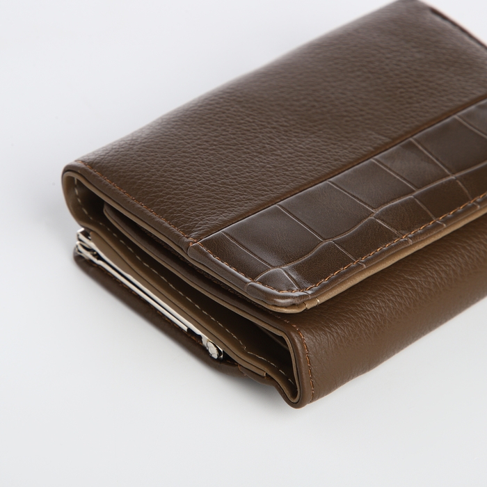 Кошелёк женский на магните, цвет коричневый