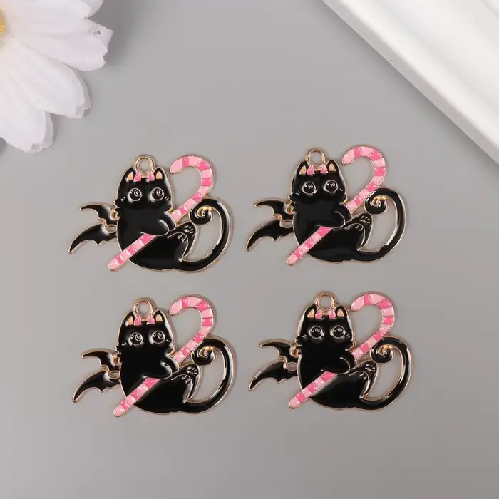 Декор для творчества металл, эмаль &laquo;Чёрный котик с конфетой&raquo;, чёрно-розовый, 2.4&times;3.1 см