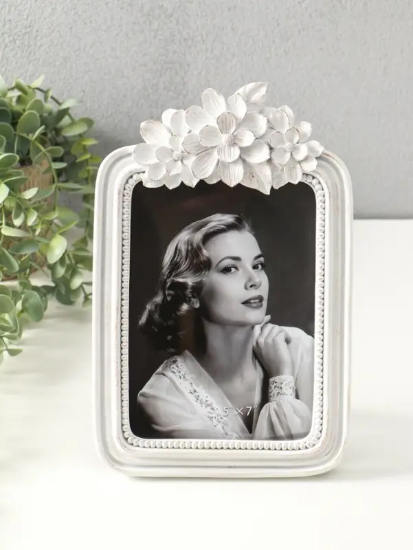 Фоторамка полистоун 13х18 см "Цветочный венок" белая 25х16,5х1,5 см