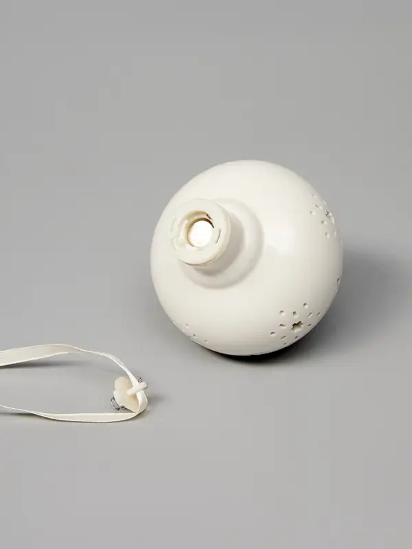 Ёлочный шар с подсветкой &laquo;Снежный&raquo;, 10.7&times;8.5&times;8.5 см, 1 LED, керамика, от батареек LR44&times;3, керамика, свечение тёплое белое