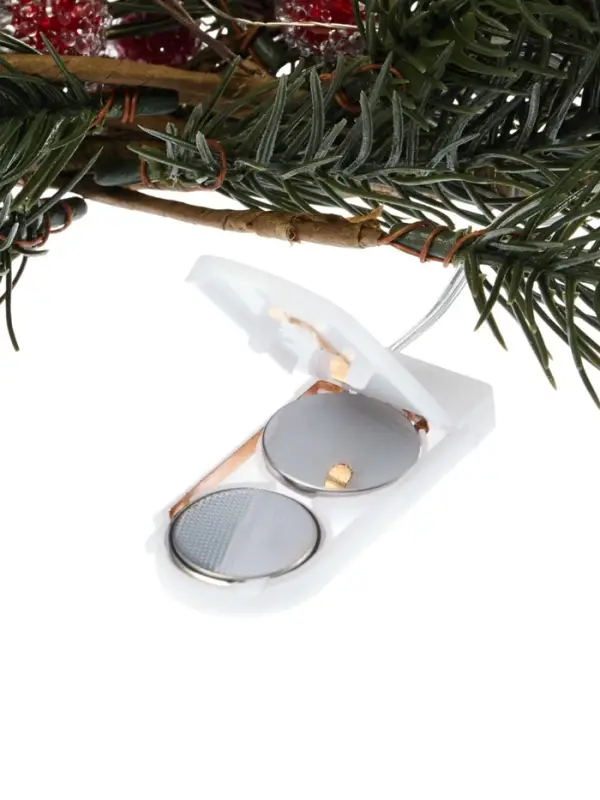 Декор настенный &laquo;Еловая ветвь с шишками&raquo;, 70&times;27 см, 30 LED, от батареек CR2032&times;2, свечение тёплое белое