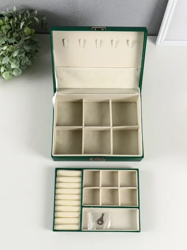 Шкатулка текстиль для украшений, съёмная подставка, цвет тёмно-зелёный, 23,5х17х8,7 см Шкатулка текстиль для украшений, съёмная подставка, цвет тёмно-зелёный, 23,5х17х8,7 см