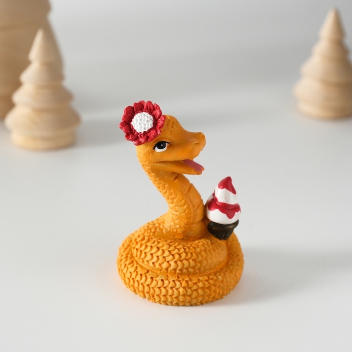 Сувенир полистоун Сувенир полистоун "Змейка с рожком мороженого" 5х6 см