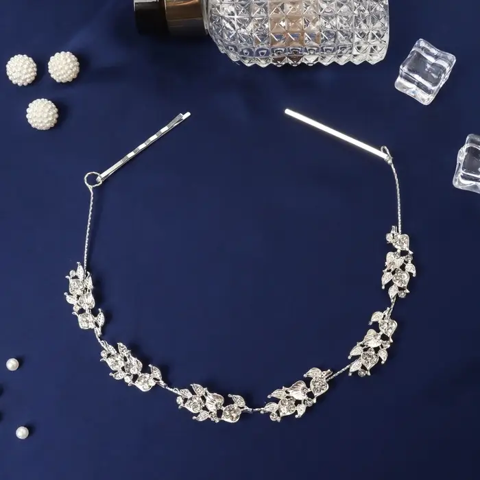 Аксессуар для волос &laquo;Джуди&raquo;, лепестки эстра, 26 см, серебро