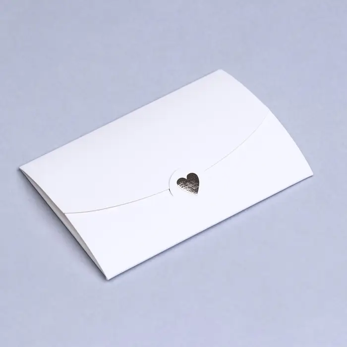 Конверт для подарочного сертификата, с тиснением, белый, 10.5&times;7 см