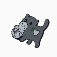 Значок &laquo;Кошка с котёнком&raquo;, серо-белый в чёрном металле