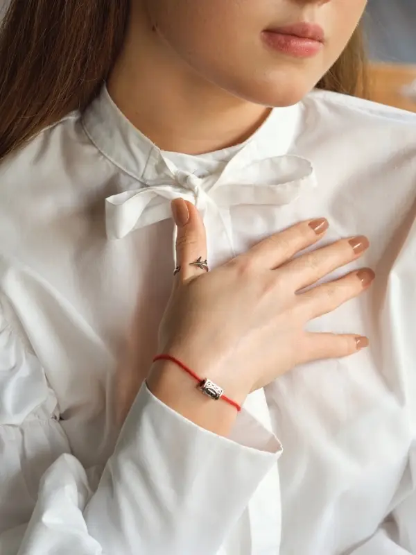 Браслет-амулет на нити &laquo;Красная нить. Руна деньги&raquo;, L=30 см, красный с чернёным серебром