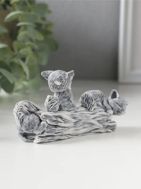 Фигурка &laquo;Лисята играющие на бревне&raquo;, мраморная крошка, 5 см