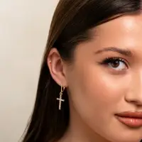 Серьги со стразами &laquo;Крестики&raquo;, классика удлинённые, белые в золоте