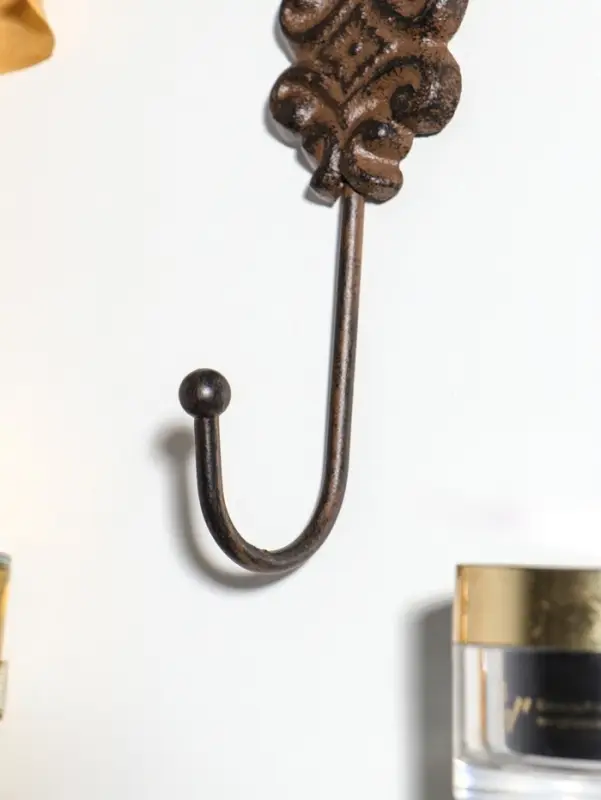 Крючок настенный &laquo;Королевский вензель&raquo;, ключница декоративная, чугун, 25.5&times;14.3&times;5.6 см