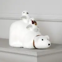 Светодиодная фигура &laquo;Пингвины на медведе&raquo; 28&times;21&times;15 см, флок, батарейки CR2032&times;2 (не в комплекте), свечение тёплое белое