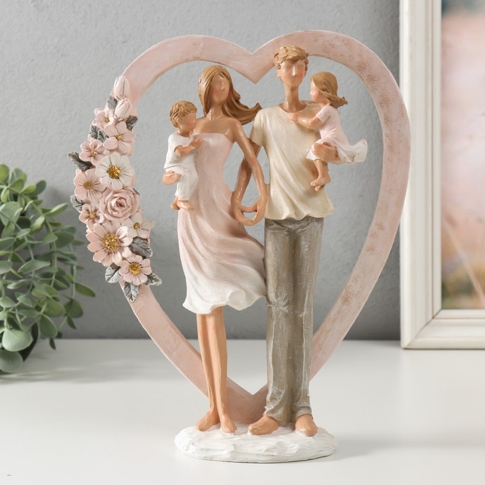 Сувенир полистоун  Сувенир полистоун "Семья у сердца с цветами" 22х7х26,5 см