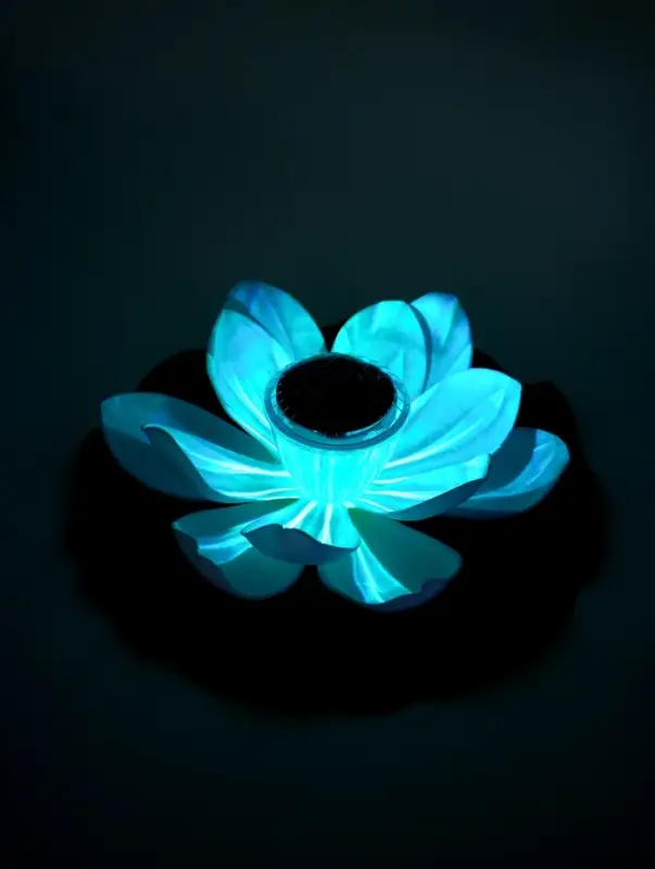 Садовый светильник для водоемов 28 х 28 х 9 см на солнечной бат-е Садовый светильник для водоемов 28 х 28 х 9 см на солнечной бат-е "Лотос" бел N011