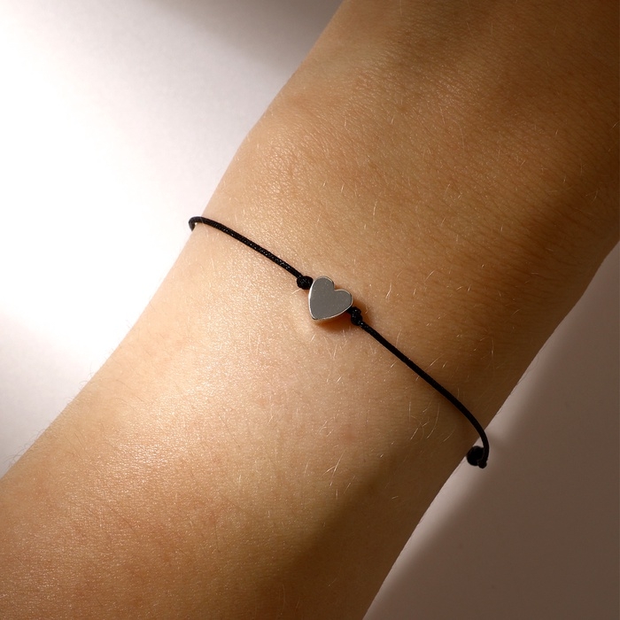 Браслет желаний «Гематит серебристый» сердце на чёрной нити, длина регулируется Браслет желаний «Гематит серебристый» сердце на чёрной нити, длина регулируется