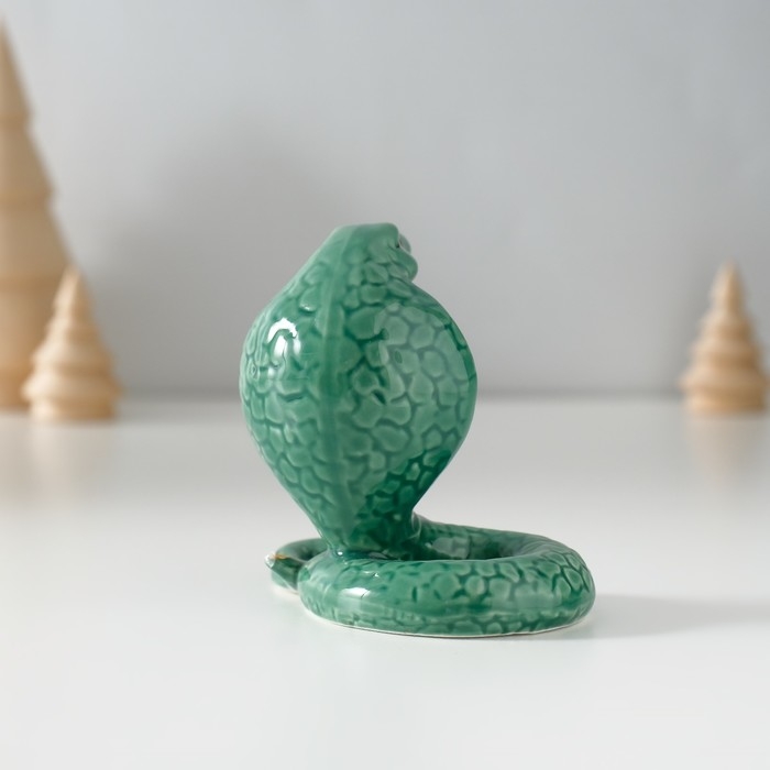 Сувенир керамика Сувенир керамика "Тёмно-зелёная кобра" с золотом 4,7х8х7,5 см