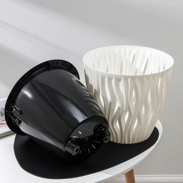 Кашпо для цветов со вставкой «Вдохновение», 7,5 л, цвет белый/чёрный Кашпо для цветов со вставкой «Вдохновение», 7,5 л, цвет белый/чёрный