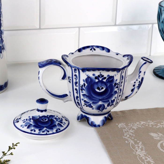 Чайник «Иринка», 21х13х18 см, гжель Чайник «Иринка», 21х13х18 см, гжель