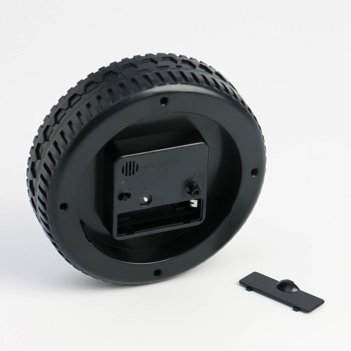 Часы - будильник настольные Часы - будильник настольные "Автогонки" детские, дискретный ход, d-10 см, 14 х 4 см, АА