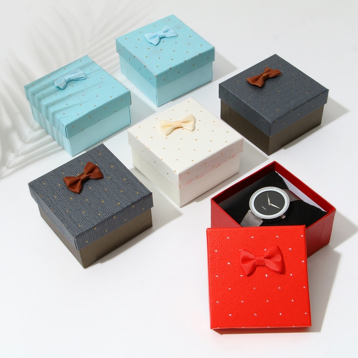 Коробочка подарочная под браслет/часы «Крапинки», 9×9, цвет МИКС Коробочка подарочная под браслет/часы «Крапинки», 9×9, цвет МИКС