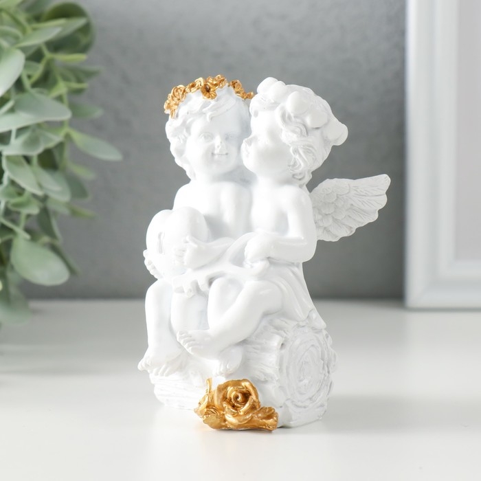 Сувенир полистоун  Сувенир полистоун "Белоснежные ангелочки на брёвнышке - сердце и ключик" 7,5х7х10,5 см