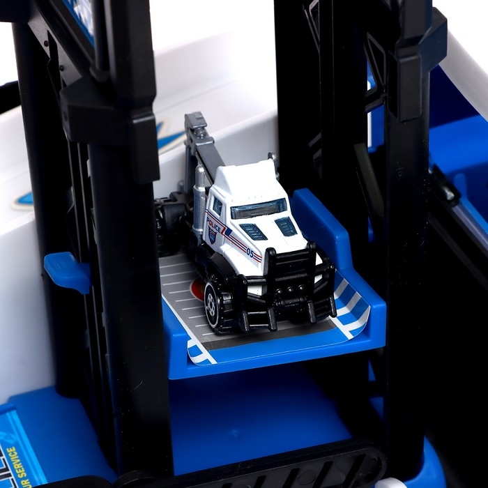 Парковка &laquo;Полицейский участок&raquo;, в рюкзаке