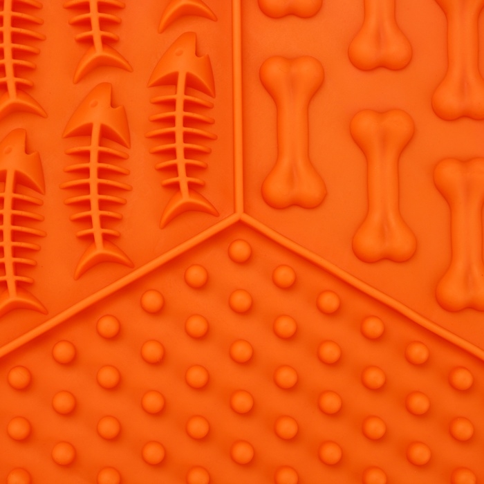 Лизательный коврик - миска для медленного кормления, оранжевый, 18,5 см х 16 см Лизательный коврик - миска для медленного кормления, оранжевый, 18,5 см х 16 см