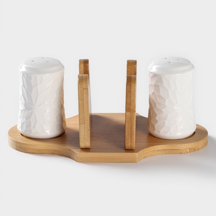 Набор фарфоровый для специй на бамбуковой подставке BellaTenero, 3 предмета: солонка 100 мл, перечница 100 мл, салфетница, цвет белый Набор фарфоровый для специй на бамбуковой подставке BellaTenero, 3 предмета: солонка 100 мл, перечница 100 мл, салфетница, цвет белый