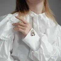 Брошь &laquo;Скорпион&raquo;, белая в золоте