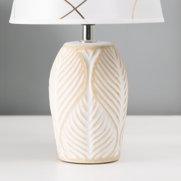 Настольная лампа с абажуром RISALUX «Турин», Е14, 40 Вт, бело-золотой, 20×20×33 см Настольная лампа с абажуром RISALUX «Турин», Е14, 40 Вт, бело-золотой, 20×20×33 см