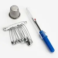 Швейный набор, 31 предмет, в боксе, 7.5&times;7.5&times;2.5 см