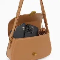 Сумка женская мессенджер TEXTURA на клапане, 23&times;6&times;13 см, тёмно-бежевая