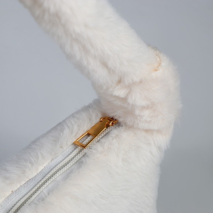 Плюшевая сумка-багет, белая