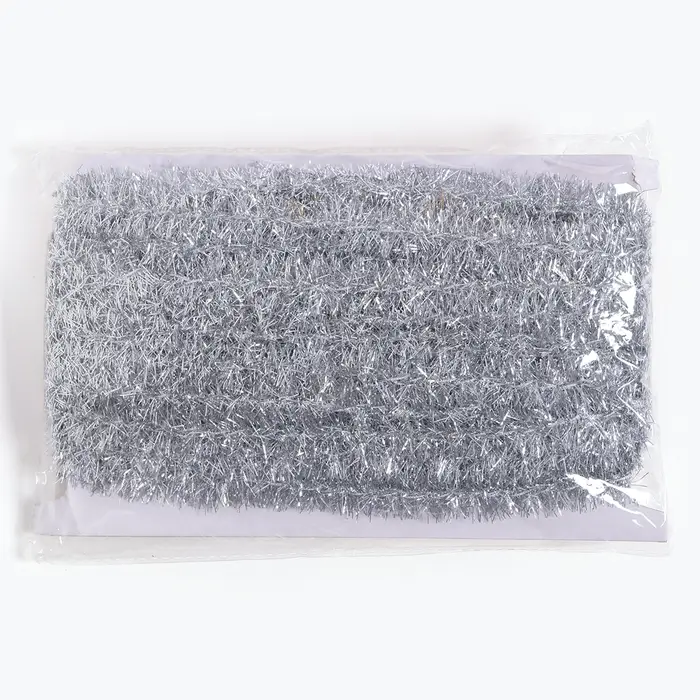 Тесьма в виде мишуры серебро 1,5 см, в упаковке 24,5 метров Тесьма в виде мишуры серебро 1,5 см, в упаковке 24,5 метров