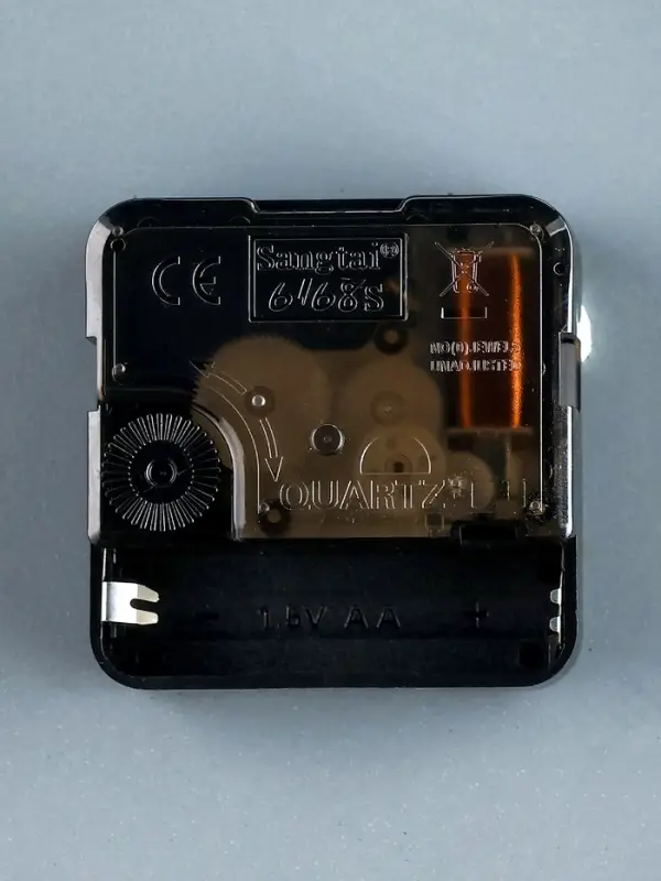 Часы настенные интерьерные &laquo;Финетти&raquo;, двусторонние, на подвесе, 28&times;29.5 см, d=21.5 см, от батареек 2&times;АА