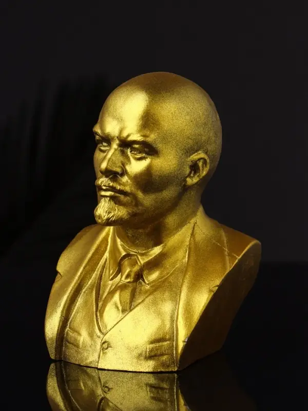 Бюст В.И. Ленин, 11х9х8 см, золото Бюст В.И. Ленин, 11х9х8 см, золото