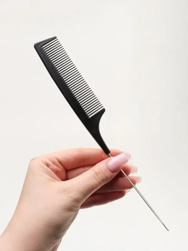 Расчёска антистатическая, 22&times;3(&plusmn;1) см, с металлическим хвостиком, карбон, чёрная