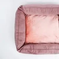 Лежанка для кошек и собак велюровая Pet Lab, 45 х 40 х 15 см, розовая